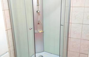 Pomalo Retreat, Your Calm Escape Near the City, Sunlit Terrace, Space & Comfort and Parking - Foto 17