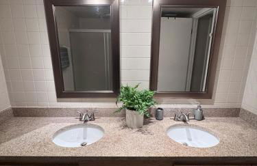 Modern Daytona Condo With Pool - Photo 11