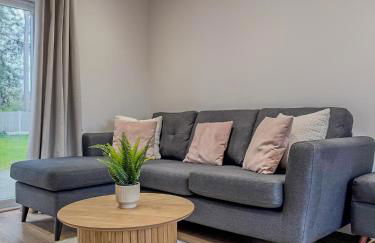 Middleton Mews- 3BR- Wollaton Park-Hospital & Uni - Photo 2