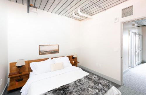 Spacious Luxury 2BR Apt Near Fiserv with Parking - Foto 16