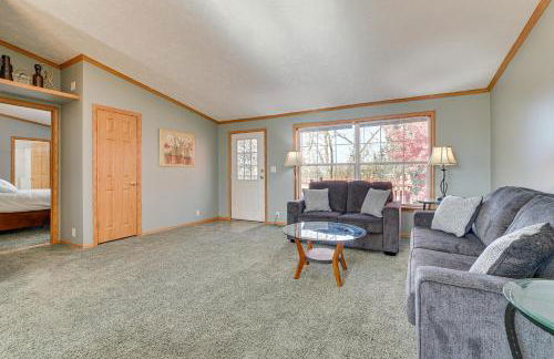 8 Mi to Dtwn Rochester Peaceful Home with Deck! - Foto 13