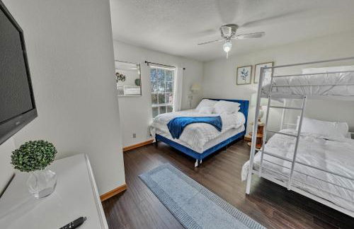 NEW! Huge Game Room, Hikeable, Red Rock View, Fireplace, Ping Pong, Yoga, Golf Course, Pickle Ball! - Foto 26