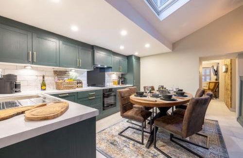 The Secret Garden, Donaghadee - The Hideaway - Stylish 5-Beds, and Lavish 3-Bedrooms - Guests 7 - Super Fast Speed Wi-FI - Foto 3