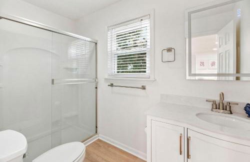 Mins to Casino & Beach Fire Pit Large Yard Decks - Foto 20