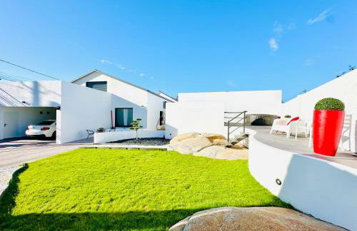 ÁTICO BOJ - Terraza con jardín & Hórreo Chill con vistas al mar - Foto 33