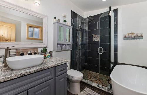 Stylish Elysian Big Bear Cabin w Enclosed backyard - Foto 12