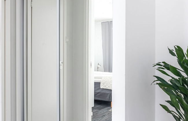 Bright 1BR Apartment next to the Beach - Photo 17