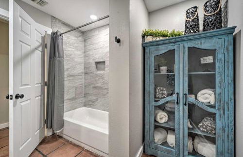 Canyon Lake Hideaway with Fire Pit and Yard! - Foto 27