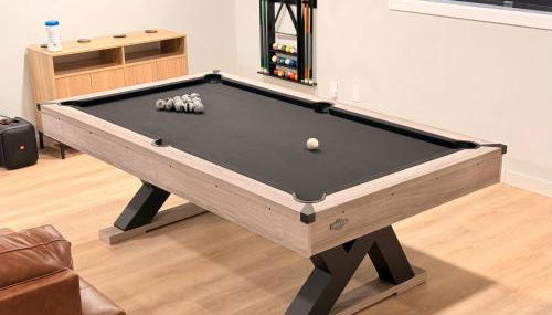 Huge Private Suite with Pool Table, Sauna & Fire Pit - Foto 5, Game Room