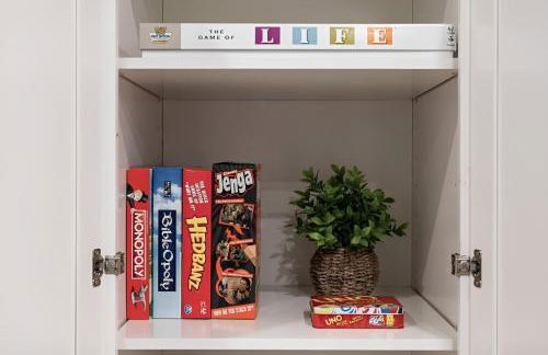 Renovated & Sophisticated Home Near Beach & Shops! - Photo 54