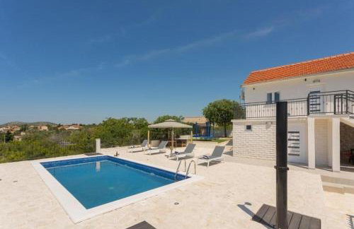 Family friendly house with a swimming pool Vrpolje, Sibenik - 25004 - Photo 8