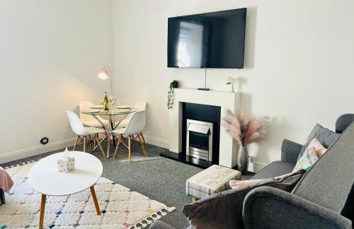 Central, Modern Apartment - Private Terrace - Dog Friendly - Photo 10