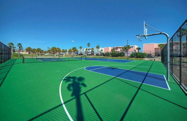 Oceanfront Condo w/ Private Balcony Pool + Tennis Bubbly Blew by Avantstay - Foto 21