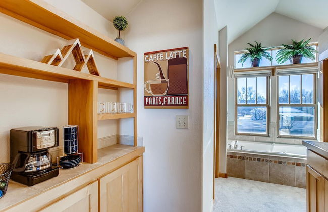 Brilliant Posh Home - Backs to Poudre River Trail - Foto 15