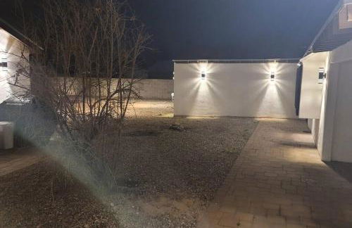 3 Bedroom, 2 Bath Whole House, ASU, Tempe, Scottsdale on Light Rail - Photo 27