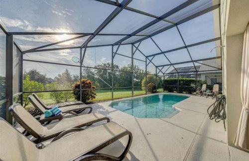 580 - Stunning Renovated Home with Large East Facing Pool Deck Overlooking Preservation Area and Games Room - Foto 1