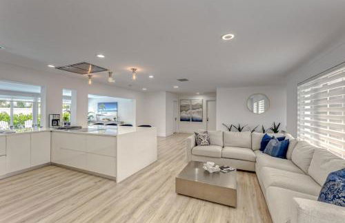 Luxury Home with Heated Pool close to beaches - Foto 15