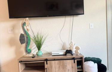 Beautiful Condo on Riverwalk King Suite w Free Parking Pet Friendly Centrally Located on the Riverwalk - Foto 51