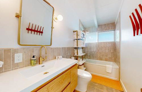 Remodeled midcentury charmer with private salt water pool spa and mountain views - Foto 17