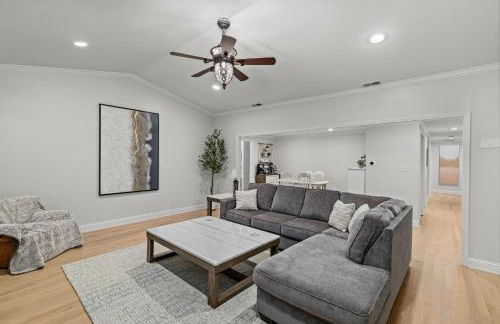 Imperial Porch Haven Cozy Fire Pit Fenced Yard - Foto 13