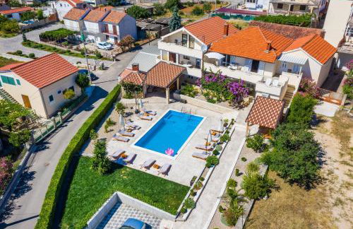 Merita Apartments with Pool - Photo 51