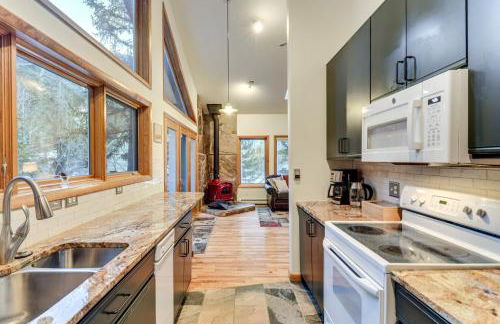 Scenic Creekside Retreat! Rocky Mountain Cabin - Foto 12