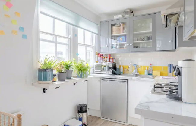 Top Floor 1BD Flat With Balcony - Ladbroke Grove - Foto 11