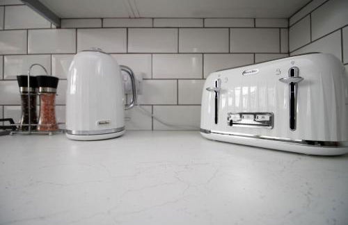 Family Home in the Charming Coastal Town of Barry - Foto 12