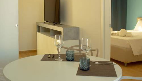 SUNSHINE LUXURY APARTMENTS - Private Pool and Beach - Policoro Lido - Foto 5, Garden, shuttle, sunbed, Garden view, furniture, towels, stove