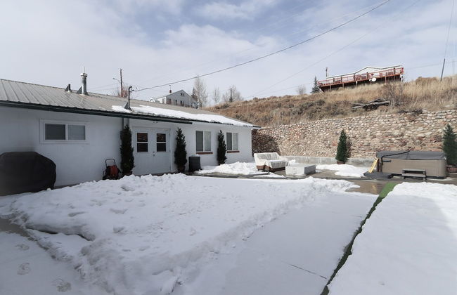 Downtown Granby Retreat & Spa - Photo 1