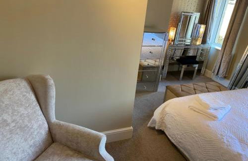 Honeybee Cottage, with a log fire & a hot tub. - Foto 38