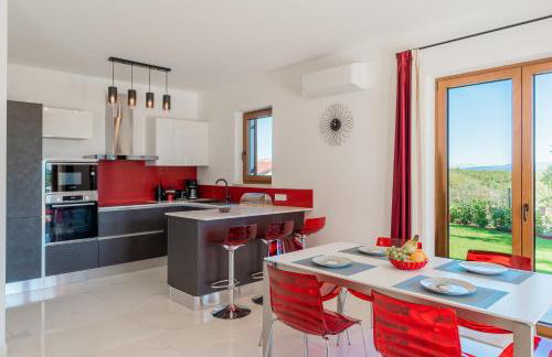 Villa atop the village with stunning view - Foto 3