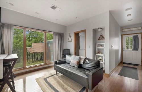 Two Cabins Retreat in Woods Resort - Dog-Friendly - Foto 11