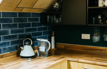 Mansell Road - Trendy Loft with Free Parking - Foto 15