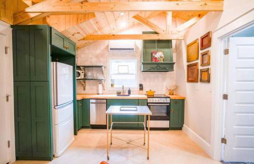 SweetSuiteCullman-couples retreat tiny home dwntwn - Foto 33