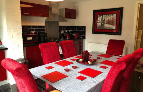 2-Bed Hillside House - Sleeps 4 Garden & Parking - Foto 5