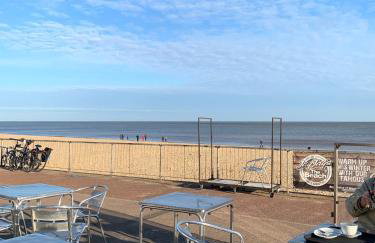 Serenity 2 and Serenity 1 Central lounge sleeps 6 3 bedrooms with 2 bathroom - Foto 36