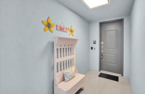 Latitude Adjustment Penthouse by Coastal Chic - Foto 26