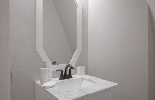 Pearl White Dream Home With Private Pool & Theatre - Foto 33