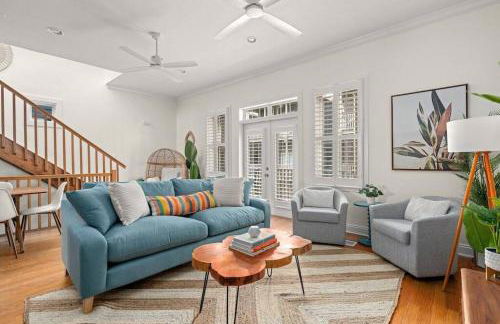 Modern Beach Haüs 4 min walk to beach w/ pool BBQ - Foto 26