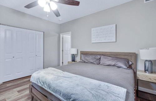 Large Hillside Retreat with Pool and Hot Tub - Foto 22