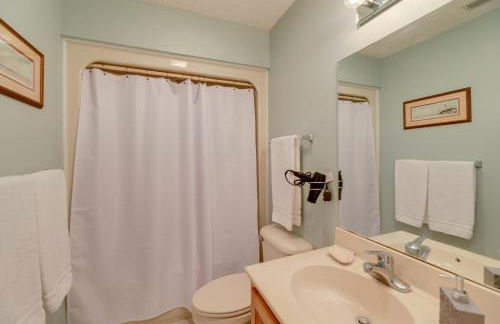 Pine Knoll Shores Getaway - Walk to Beach! - Foto 22