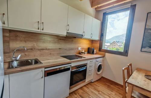 Chimenea y cocina moderna, encanto rústico con confort - Aüt 3 - Foto 3