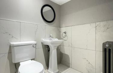 Luxury Private Apartments - Close to Town Centre - Photo 21