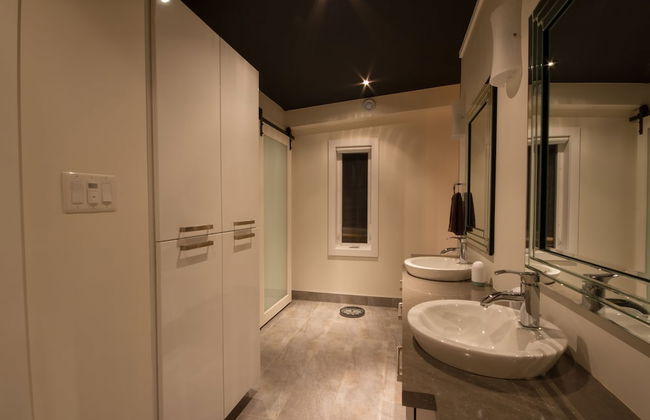 Lux Exec Home HFX Waterfront Pool Hot Tub - Photo 16