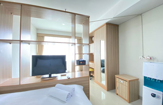 Stylish & Comfy Studio at Dago Suites Apartment - Photo 8