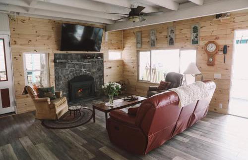 Beautiful Lake Champlain Lake Home with Private Beach - Foto 29