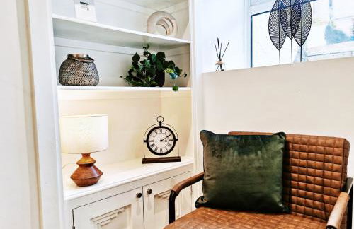 2-Bed Apartment - For Contractors & Business Travellers - Long Stays Welcome - Photo 19