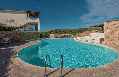 ISA-Residence with swimming-pool just 4 km from Baja Sardinia, apartments with outdoor private space and air conditioning - Foto 1