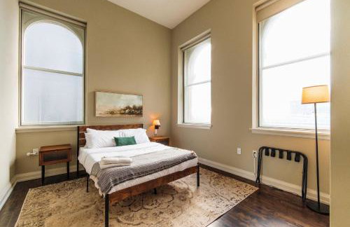 Downtown Luxe 2BR Loft Apt - Sleeps 6-7 - Walkable - Foto 11